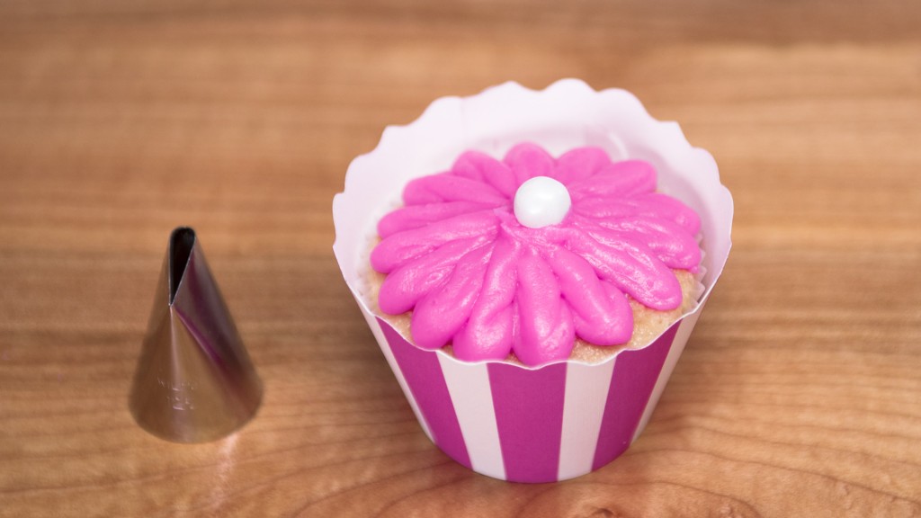pink daisy cupcake 